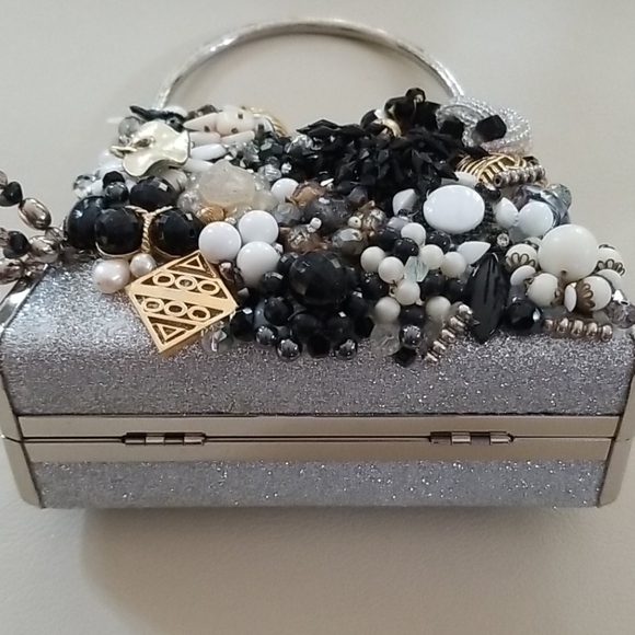NWT Repurposed Vintage Jewelry Collage Beaded Metal Frame Handbag - Picture 12 of 16